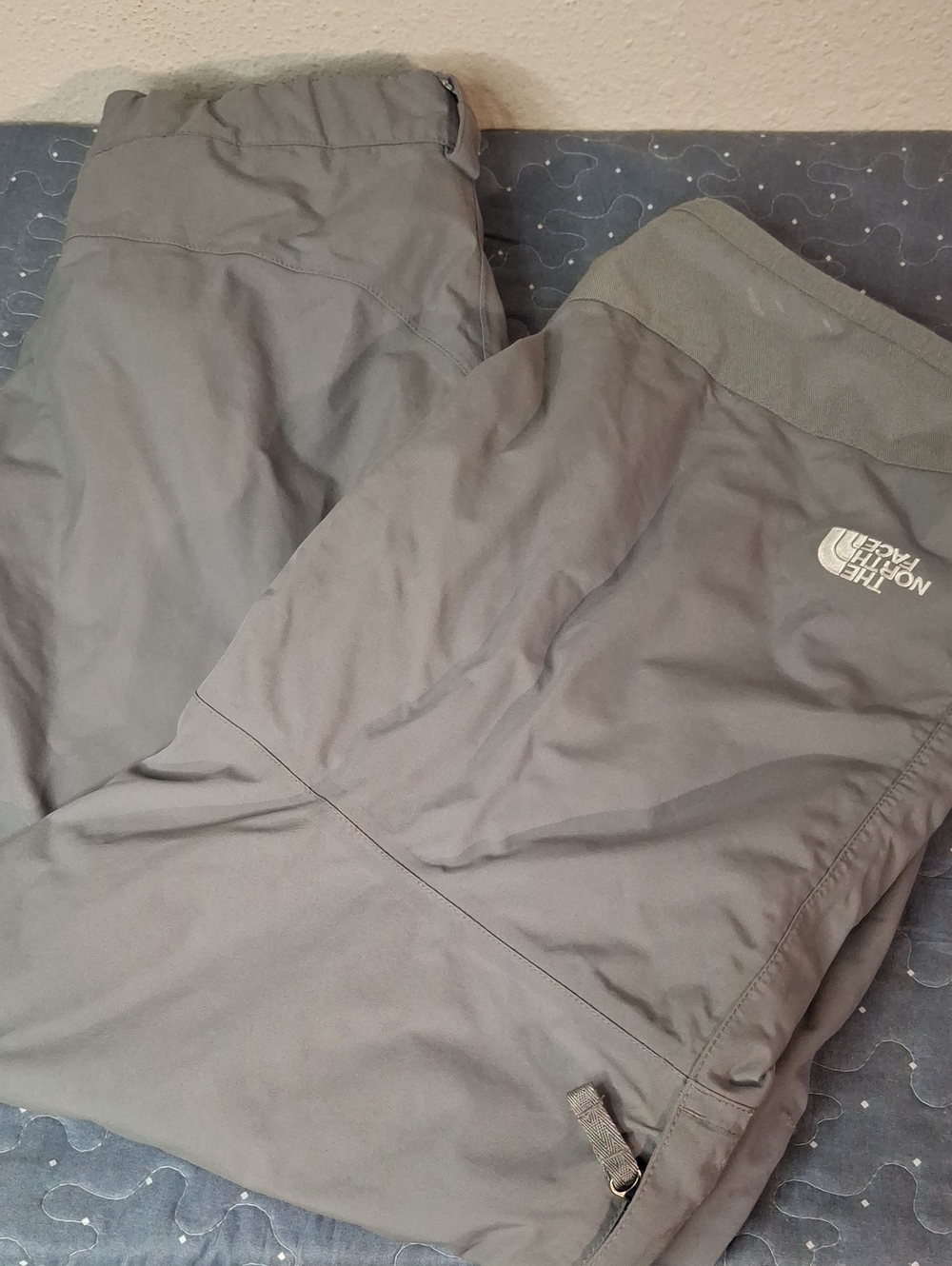 The North Face Men's Gray Cargo Insultated Ski Pants size large